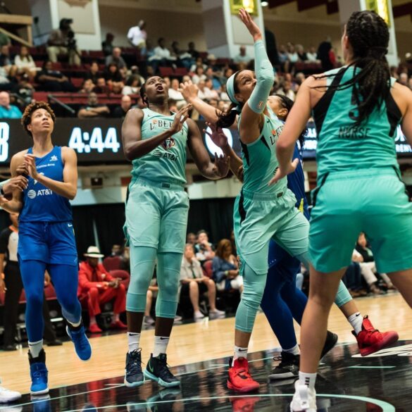 Reshanda Gray, Isabelle Harrison, Tina Charles, Asia Durr, Kia Nurse, Brittany Boyd