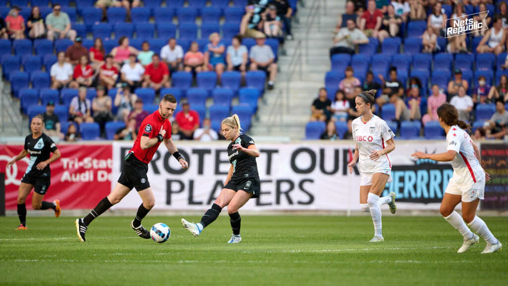 McCall Zerboni plays a pass in loss to Chicago Red Stars Saturday night at Red Bull Arena.