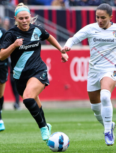 Taryn Torres (L) for Gotham FC against the NC Courage on April 3, 2022, at Red Bull Arena.