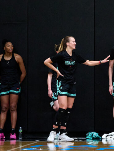 Jonquel Jones, Sabrina Ionescu, Betnijah Laney, Breanna Stewart, and Nyara Sabally at Liberty practice