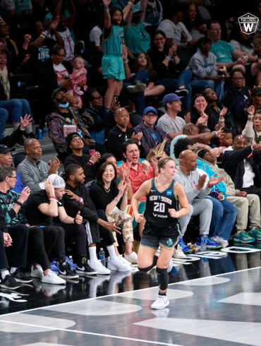 Sabrina Ionescu has Liberty fans on their feet