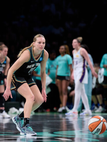 Marine Johannes plays defense in WNBA game.