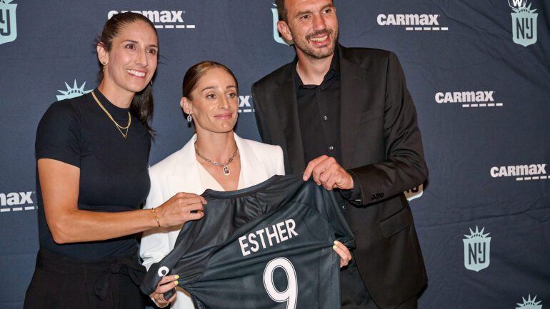 Esther Gonzalez, Yael Averbuch West, Juan Carlos Amoros