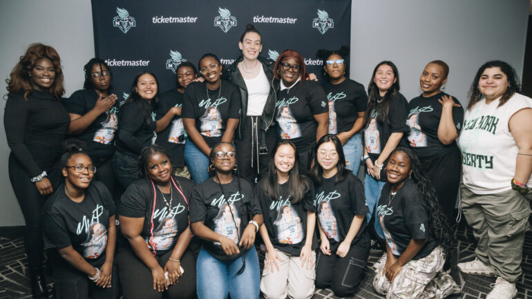 Breanna Stewart and NY Liberty fans