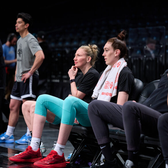 Sandy Brondello, Courtney Vandersloot, Breanna Stewart, Jonathan Kolb, and the NY Liberty