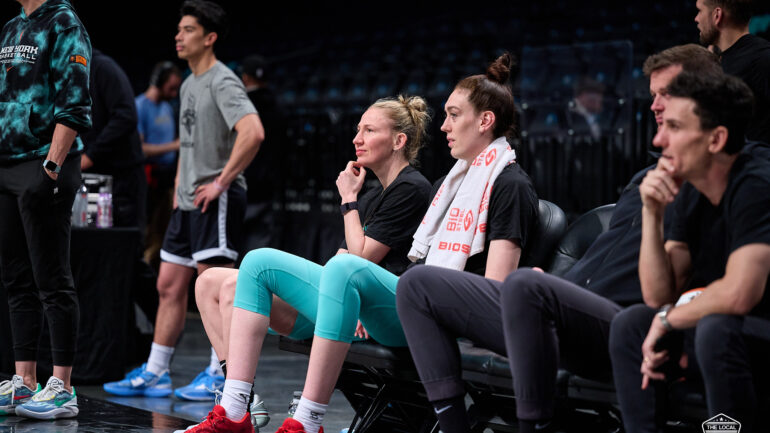 Sandy Brondello, Courtney Vandersloot, Breanna Stewart, Jonathan Kolb, and the NY Liberty