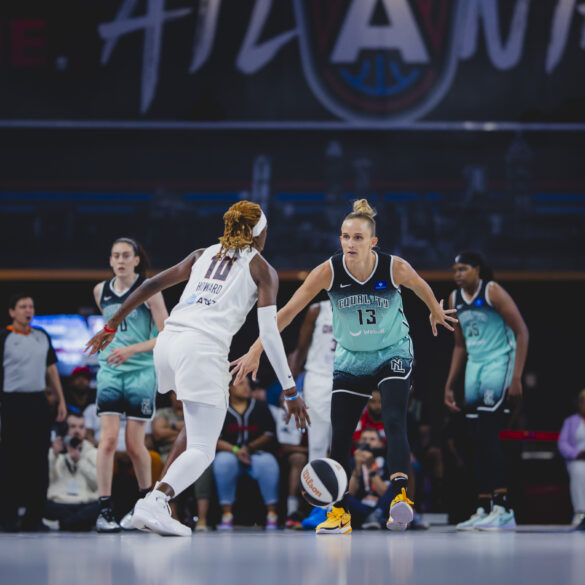 Leonie Fiebich of the NY Liberty defending Rhyne Howard of the Atlanta Dream