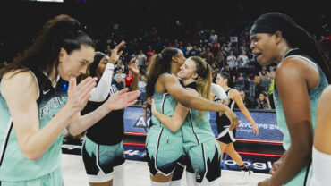 NY Liberty celebrate win vs. the Las Vegas Aces