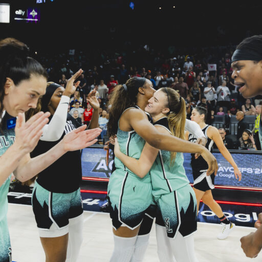 NY Liberty celebrate win vs. the Las Vegas Aces