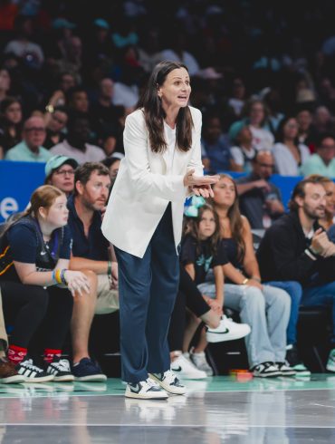 NY Liberty head coach Sandy Brondello