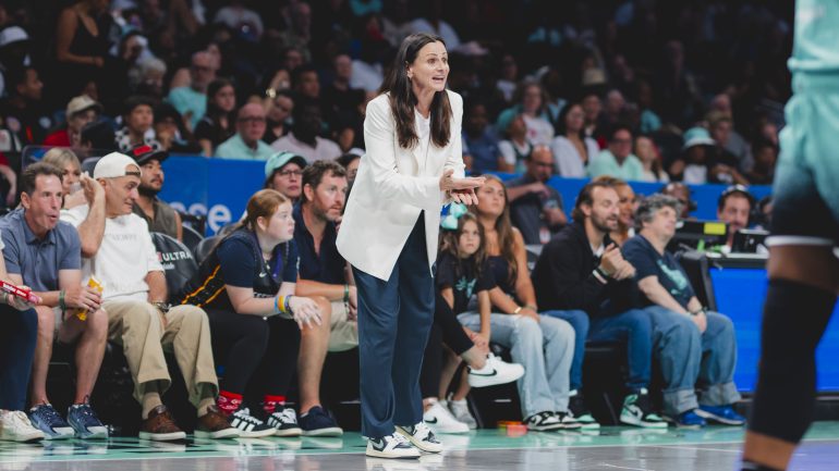 NY Liberty head coach Sandy Brondello